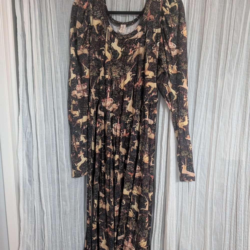 Samantha Pleet Black and Gold Long Sleeve Dress